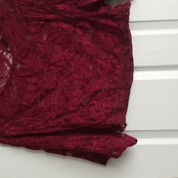 Lovely 153 Women's Lace Top - Picture 2 of 9